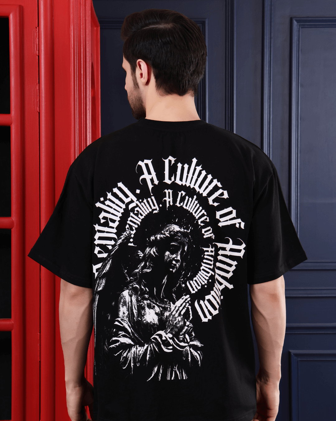 Statue Vibes Black Oversized T shirt – Bold & Timeless Streetwear