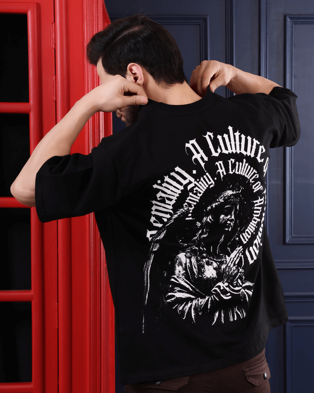 Statue Vibes Black Oversized T shirt – Bold & Timeless Streetwear