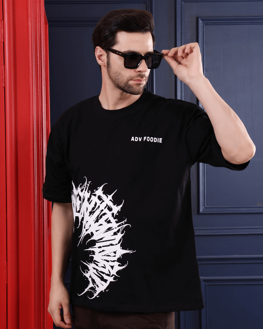 Statue Vibes Black Oversized T shirt – Bold & Timeless Streetwear